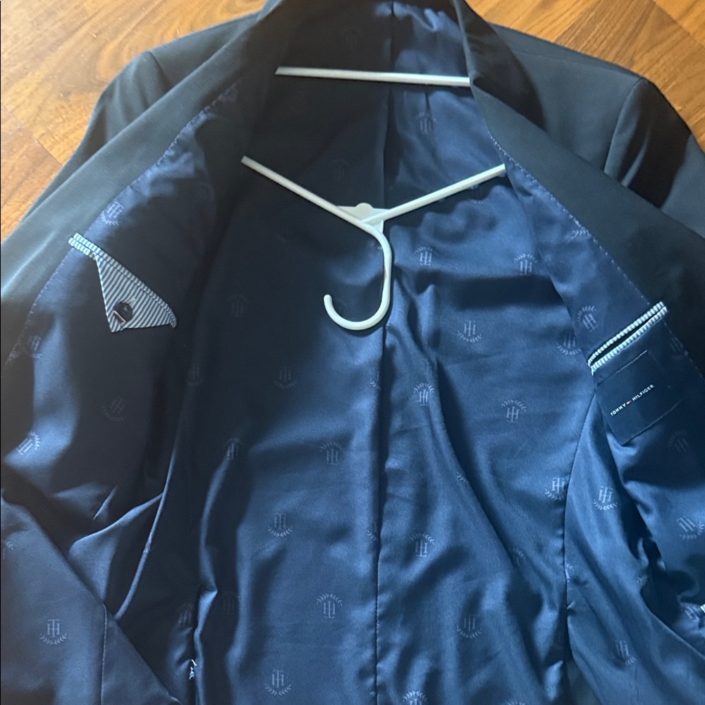 Tommy Hilfiger Navy Blue Suit jacket is 36 pants are 32 W and 30L worn once